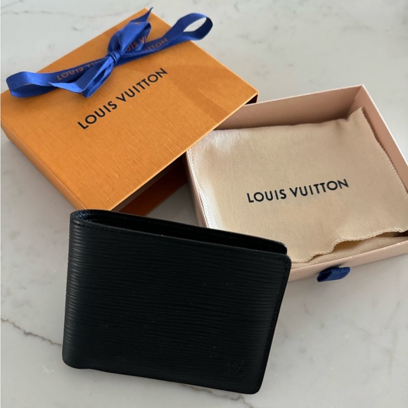 Gently worn black Louis Vuitton Wallet - Picture 4 of 4